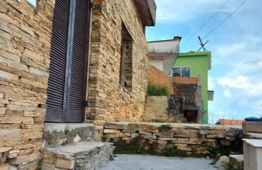 Casa inteira no centro de São Thomé das letras - Foto 7