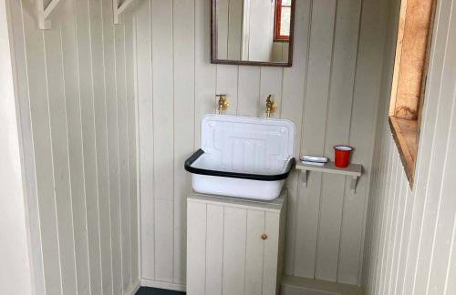 Secluded off grid Shepherd's Hut - Photo 15