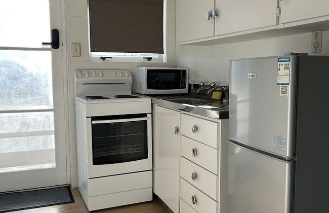 Avon Apartments - Photo 12