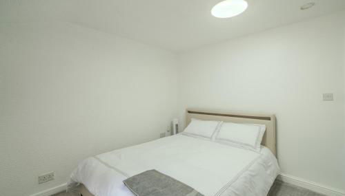 Modern 4-Bed Retreat in Prestwich, Perfect for Weekend Getaways - Foto 4