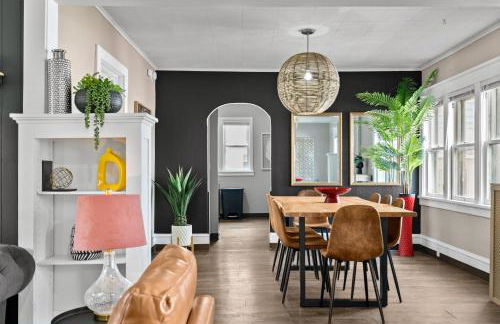 Roomy Central Hub, Games, Fire Pit & Downtown Fun - Foto 13