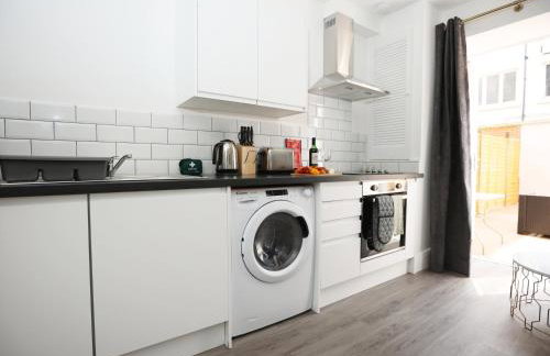 North Rd Apartment with Garden by N And N Stays Ltd, Close to vibrant Gloucester Rd with plenty of restaurants and shops near by, free on street parking - Foto 24