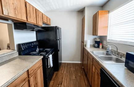 10 Min to Downtown - Pet-friendly, TV with Parking - Foto 12