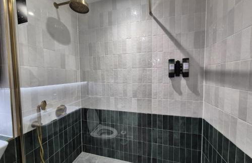 Serene- Stunning Two Bedroom 2 washroom, Spacious, dual aspect lounge, Jwellery Quarter, Birmingham City Centre - Foto 17