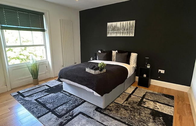 AMAZING CENTRAL 3 bed REFURB sleeps 5 - Photo 1