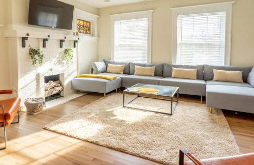 8BR at Tower Grove Park Sleeps 22 ABODEbucks - Photo 4