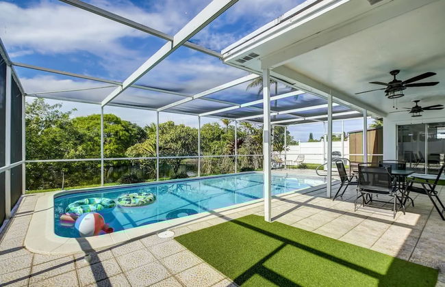 Riverfront King Bed Pool Nearby Beach - Foto 2