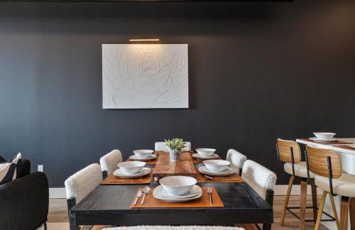 2BR 2BA, King bd, Gym, Free Parking, 8min to Train - Foto 37