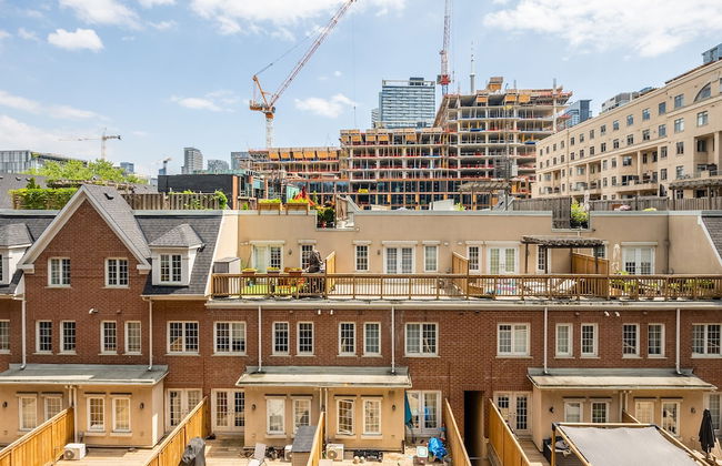 Beautiful Condos In the Heart of Downtown - Foto 38