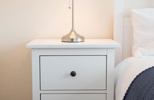 Spacious 4 Bed House Free Parking Near Station - Pass the Keys - Foto 58