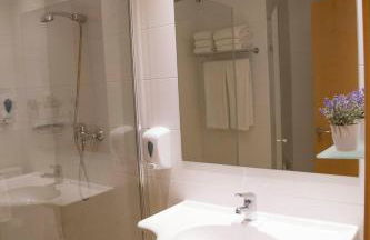 Aparthotel Aura Park Fira Barcelona - Photo 68