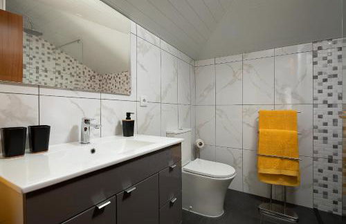 Martinho Apartment View - Photo 14