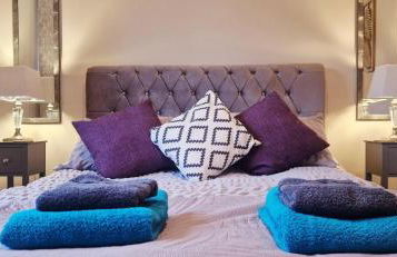 Stunning Fir Tree Corner 3 bedroom detached Executive house ideal wedding guest family home with free drive way CCTV parking for 2 vehicles or LWB Van M5 1 mile away dogs welcome by prior arrangement - Foto 45