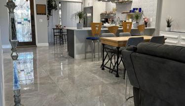 Newly Renovated Villa with Hot Tub - Foto 2