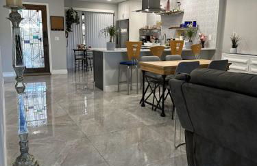 Newly Renovated Villa with Hot Tub - Foto 2