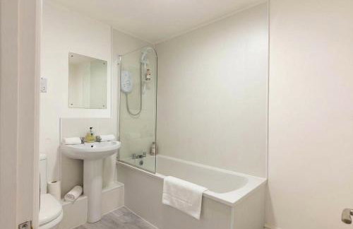 Fabulous 1 Bed Harbour-side Apartment with Balcony - Foto 35