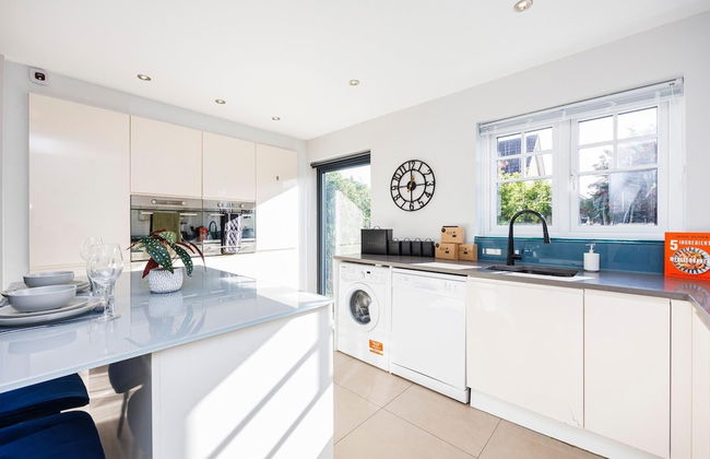 Large 4 Bed Townhouse in Uxbridge Sleeps 9 - Foto 25