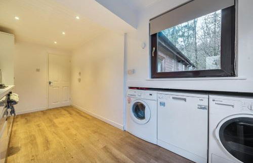 4 Bed House - Sleeps 9 - Hottub - Parking - Foto 44