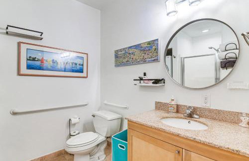 Walk to Galveston Beach Family Condo with Pool - Foto 17