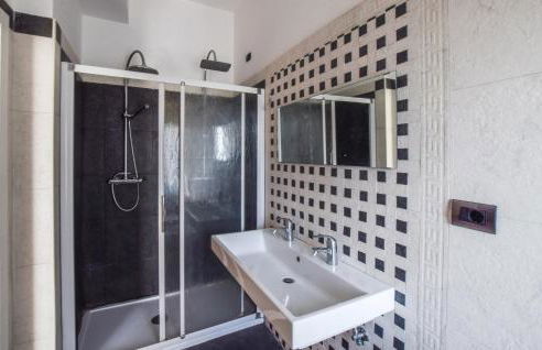 Awesome Apartment In Reggio Calabria - Foto 12