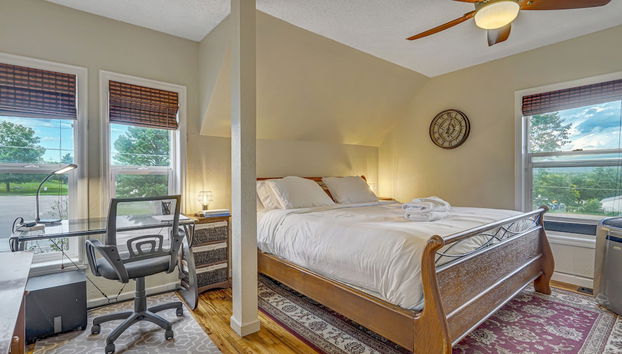 Friend Zone - Photo 5, Room