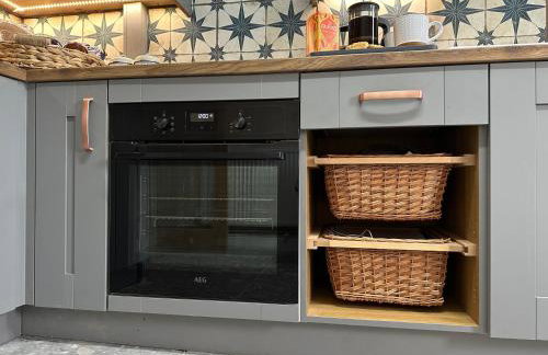 House Sleeps 8-Garden-Parking Near Barry Island - Foto 6