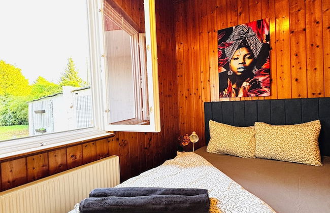 Cozy 3BR Apt with Garden Sleeps 10 - Foto 28