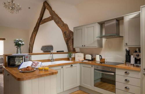 CRUCK BARN - Beautiful Renovated Barn within the Countryside - Photo 33