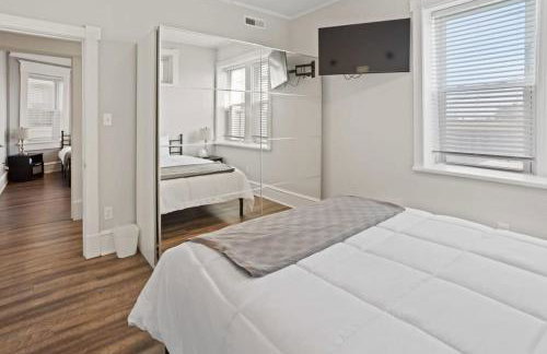 Luxurious 8BR Beach Duplex w Ocean Views - Photo 27