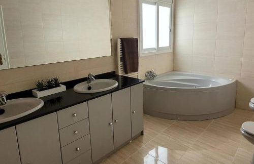 Villa Lluna Sitges 15 minutes drive from Sitges Swimming pool XXL 16 people - Foto 34