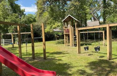 Relaxing Lakeview Stay Near Beach w Pool - Foto 15