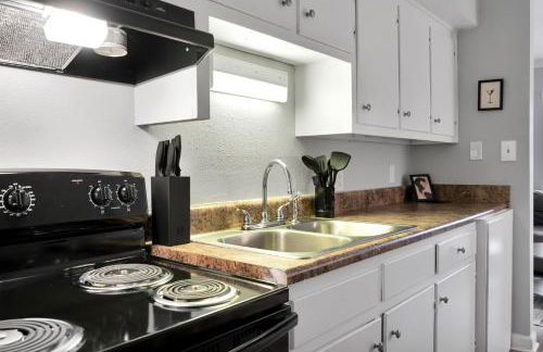 Black And White 1 BR by Ryan Korban - Foto 12