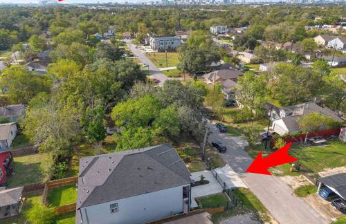 Spacious Modern Townhome w Indoor Court, King Beds & Huge TVs! - Foto 18