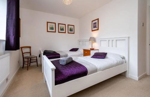 Splendid House Great Location to WAVE Surf & South West Water Park - Super Garden By STAE-Homes - Foto 7