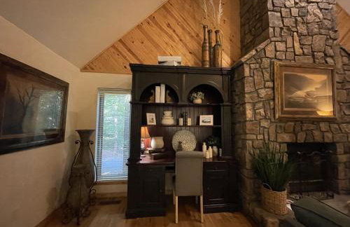 C19, One bedroom luxury, log-sided Couple's Cottage with private hot tub and unique extras cottage - Foto 18