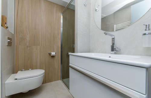Azure Heaven Apartment w heated pool - Photo 3