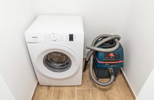 5 Bedroom Amazing Apartment In Viskovo - Photo 48