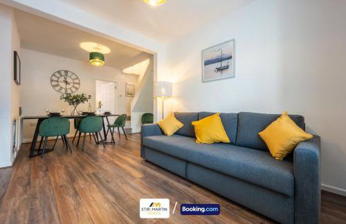 Stylish 2 BR Townhouse By StirkMartin Stays Short Lets & Serviced Accommodation Cardiff With Free Parking & Sleeps5 - Foto 2