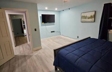 King Bed Outdoor Fireplace Seconds From Highway - Foto 20