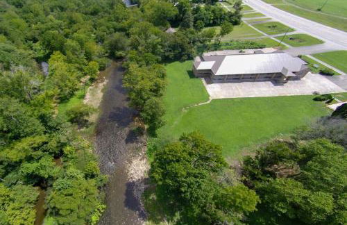 Pool and Riverfront! Couples Retreat in Smoky Mtns - Foto 26