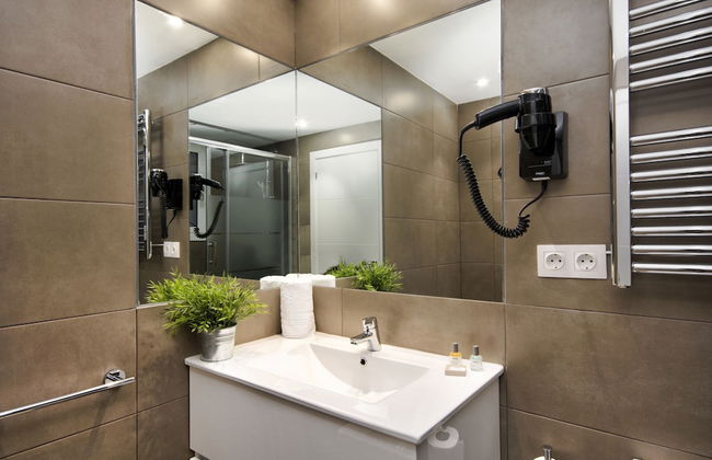 Mercedes Heritage Barcelona Apartments - Photo 32