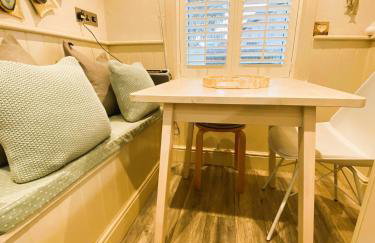 Beautiful Immaculate Aldeburgh cottage, free parking, sunny outdoor space, dog friendly - perfect for Spring seaside escapes - Foto 6