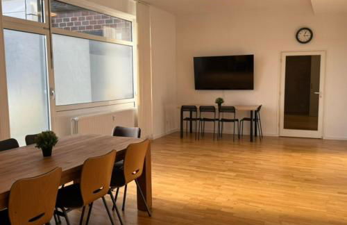 T&K Apartments - Comfortable 4 and 5 room Apartments - 20min Fair Messe CGN - Photo 1