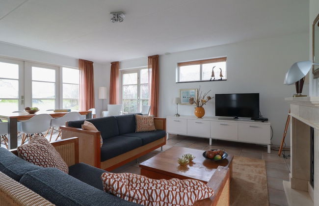 Thatched Villa With Bath in a Holiday Park - Foto 9