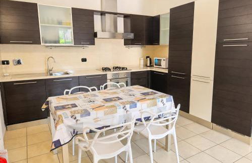 GuestHost - Piana di Solaro Modern Flat & Swimming Pool - Foto 11