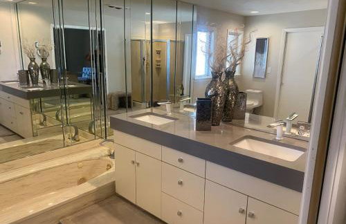 Ranch Style w firepit and big backyard TV Room - Foto 10