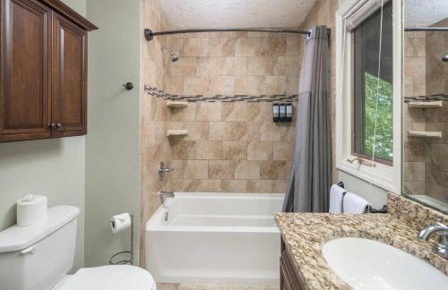 Walk to Sugar Mountain Resort | Cabin | Hot Tub - Foto 32