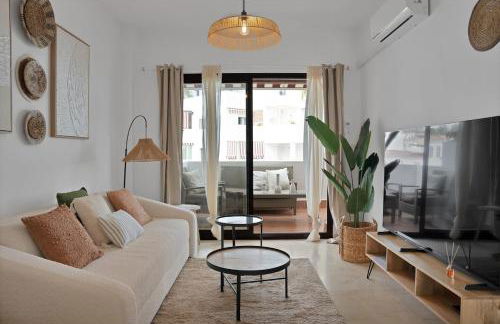 Elegance and luxury with a pool in Miraflores Golf - CASA GOLF RIVIERA PARK 3 2 E - Photo 12