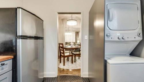 Boho 1BR Condo w Private fenced yard - Foto 3