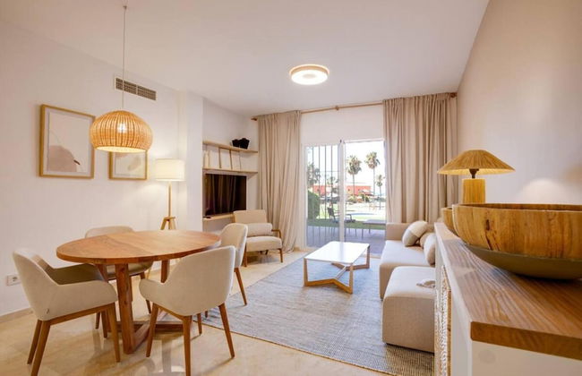 Coastal Retreat-sleeps 8, Sea View, Pool & Parking - Foto 1